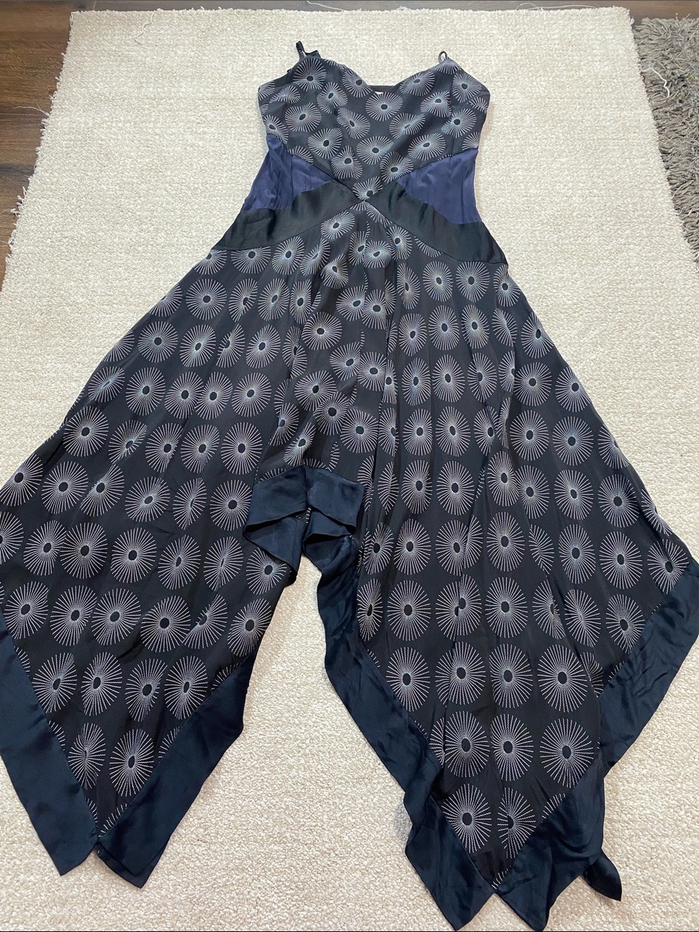 Diane Von Furstenberg Black Patterned Asymmetrical Slip Dress Size 4 100% Silk - Picture 16 of 16